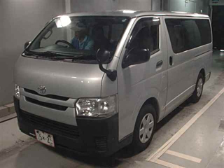TOYOTA HIACE VAN 2017