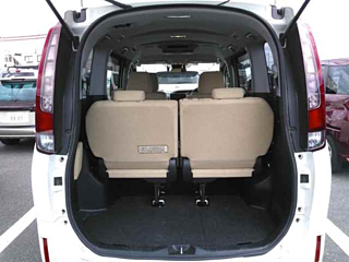 TOYOTA NOAH 2017