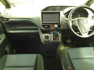 TOYOTA NOAH 2014