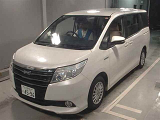 TOYOTA NOAH 2014