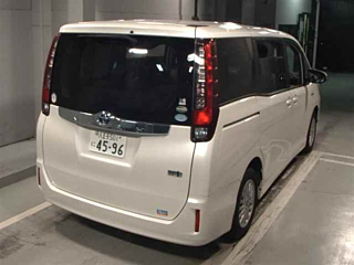 TOYOTA NOAH 2014