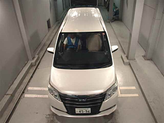 TOYOTA NOAH 2014