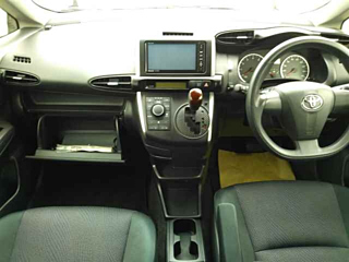 TOYOTA WISH 2013