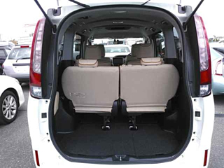 TOYOTA NOAH 2014