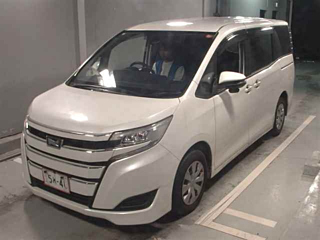 TOYOTA NOAH 2018