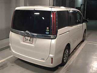 TOYOTA NOAH 2018