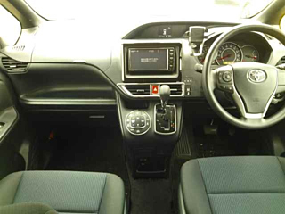 TOYOTA NOAH 2018