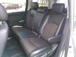 NISSAN ELGRAND 2010