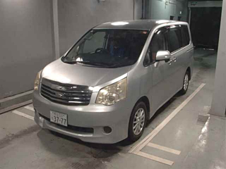 TOYOTA NOAH 2011