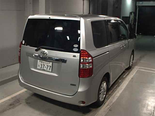 TOYOTA NOAH 2011