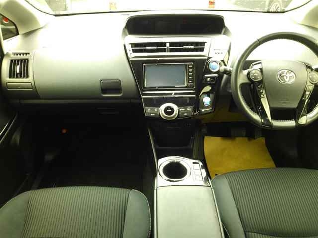 TOYOTA PRIUS ALPHA 2017