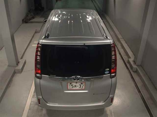 TOYOTA NOAH 2016
