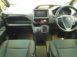 TOYOTA NOAH 2016