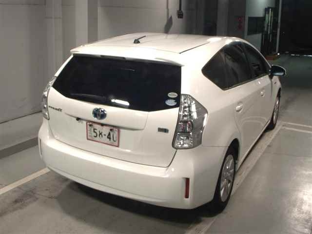 TOYOTA PRIUS ALPHA 2011