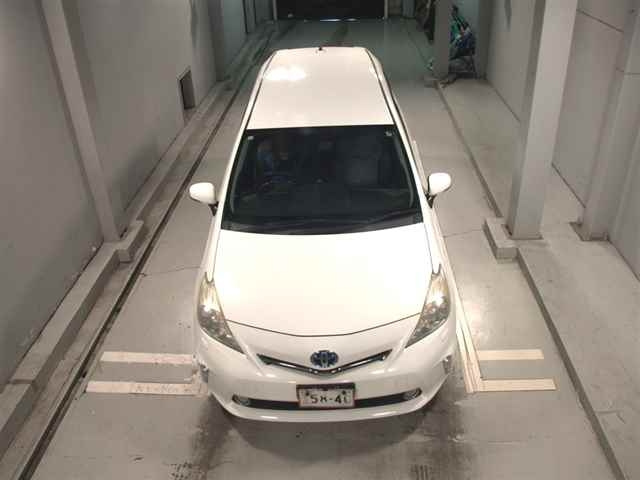 TOYOTA PRIUS ALPHA 2011