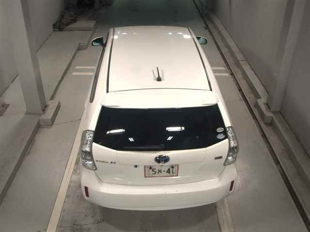 TOYOTA PRIUS ALPHA 2011
