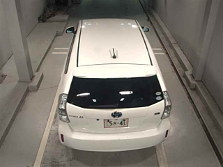 TOYOTA PRIUS ALPHA 2011