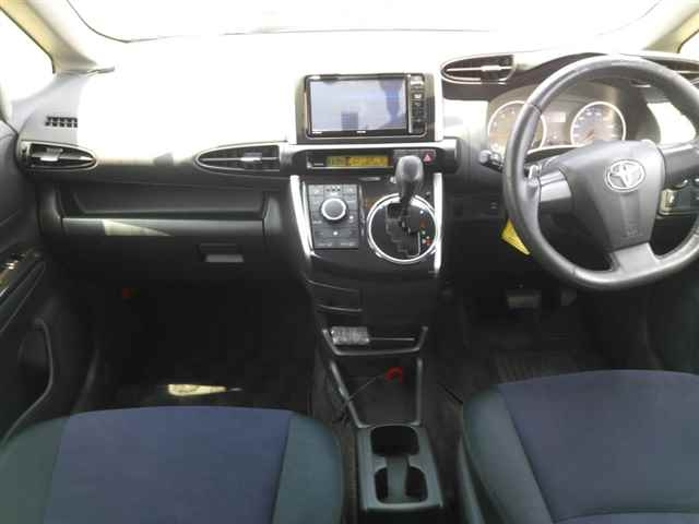 TOYOTA WISH 2015