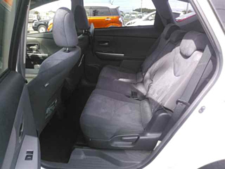 TOYOTA PRIUS ALPHA 2011