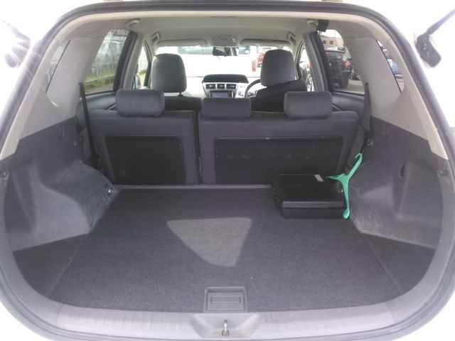 TOYOTA PRIUS ALPHA 2011