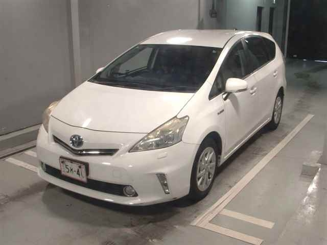 TOYOTA PRIUS ALPHA 2011