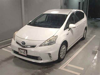 TOYOTA PRIUS ALPHA 2011
