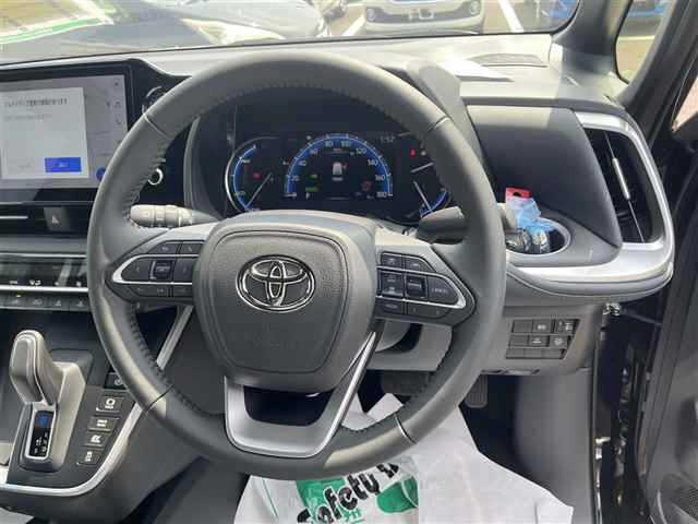TOYOTA VOXY 2024