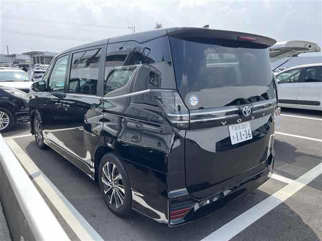 TOYOTA VOXY 2024