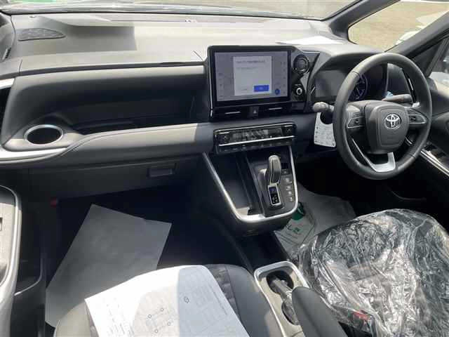 TOYOTA VOXY 2024