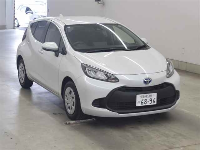 TOYOTA AQUA 2024
