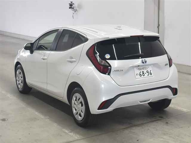 TOYOTA AQUA 2024