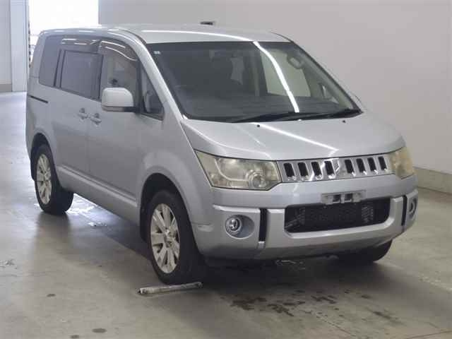 MITSUBISHI DELICA D5 2013