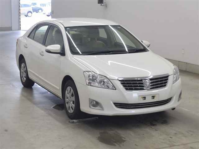 TOYOTA PREMIO 2013