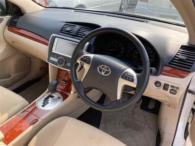 TOYOTA PREMIO 2013