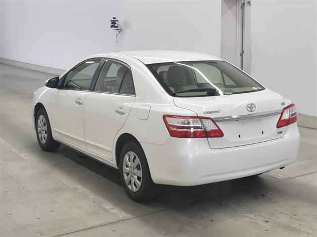 TOYOTA PREMIO 2013