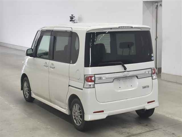DAIHATSU TANTO 2010