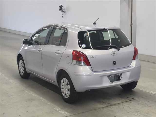 TOYOTA VITZ 2010