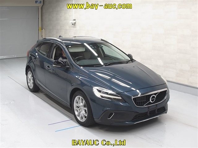 VOLVO V40 2016
