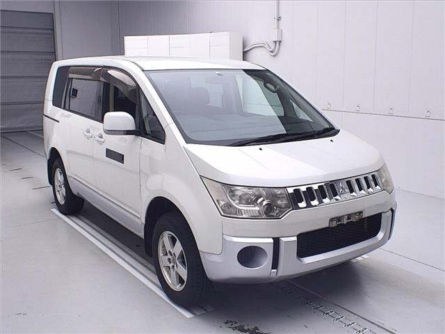 MITSUBISHI DELICA D5 2010