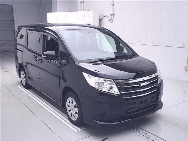 TOYOTA NOAH 2015