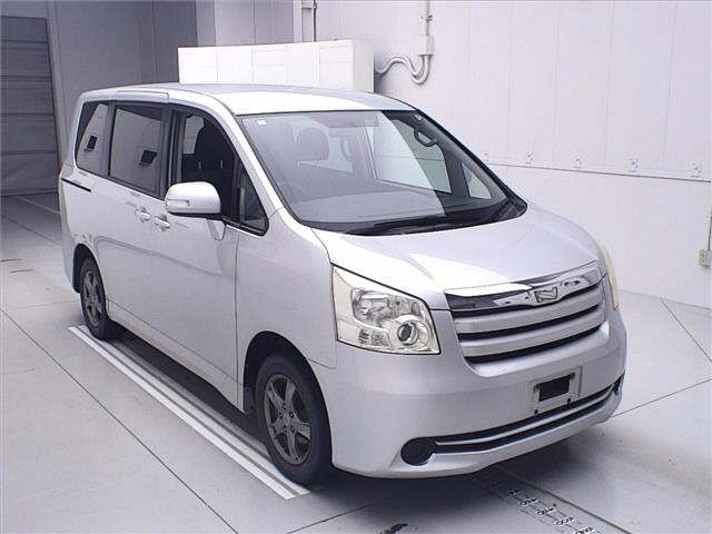 TOYOTA NOAH 2008