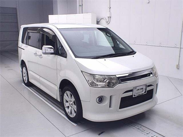 MITSUBISHI DELICA D5 2010