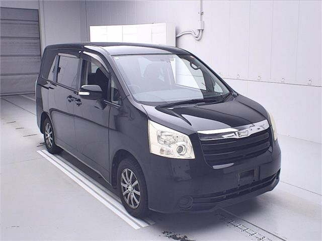 TOYOTA NOAH 2008