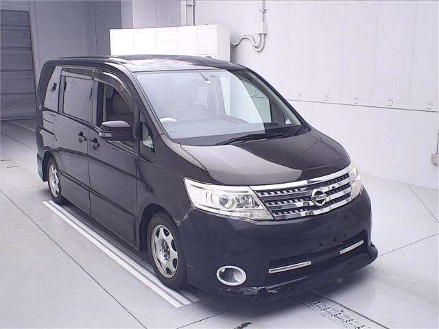 NISSAN SERENA 2010
