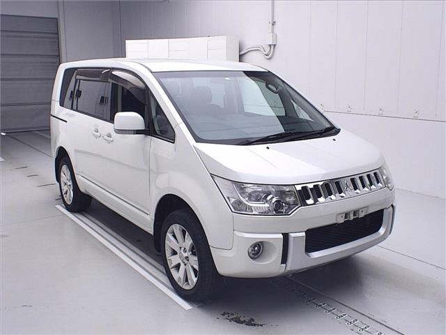 MITSUBISHI DELICA D5 2012