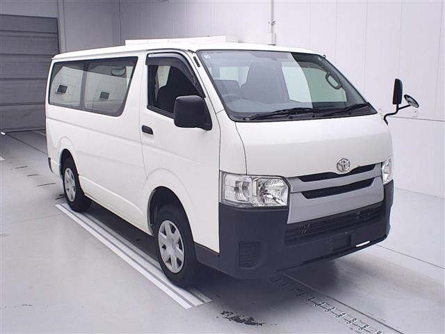 TOYOTA HIACE VAN 2016
