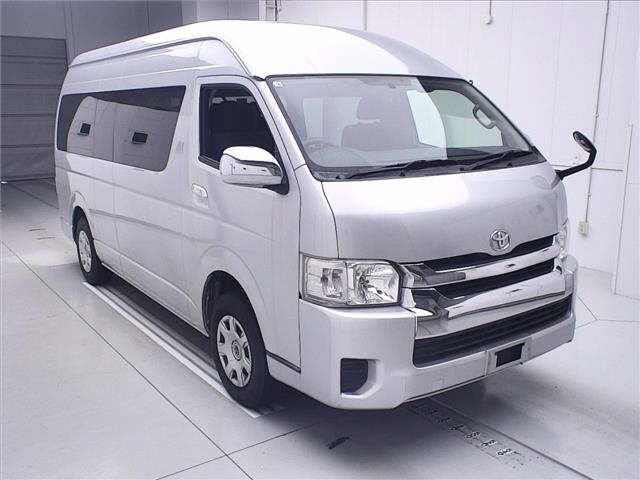 TOYOTA HIACE 2015