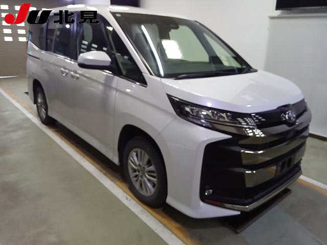 TOYOTA NOAH 2022