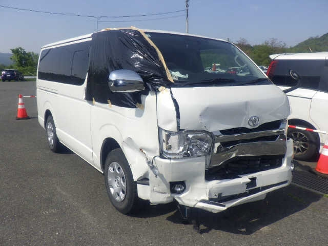 TOYOTA HIACE VAN 2016