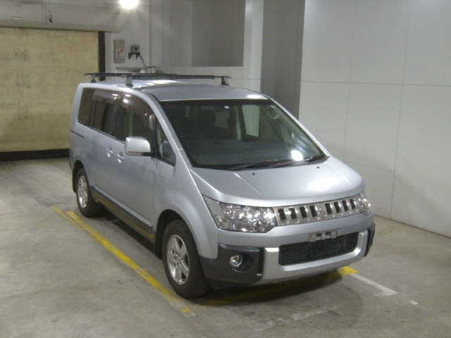 MITSUBISHI DELICA D5 2012